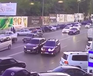 Не пропустившего кортеж главы МВД Дагестана грубо задержали: видео